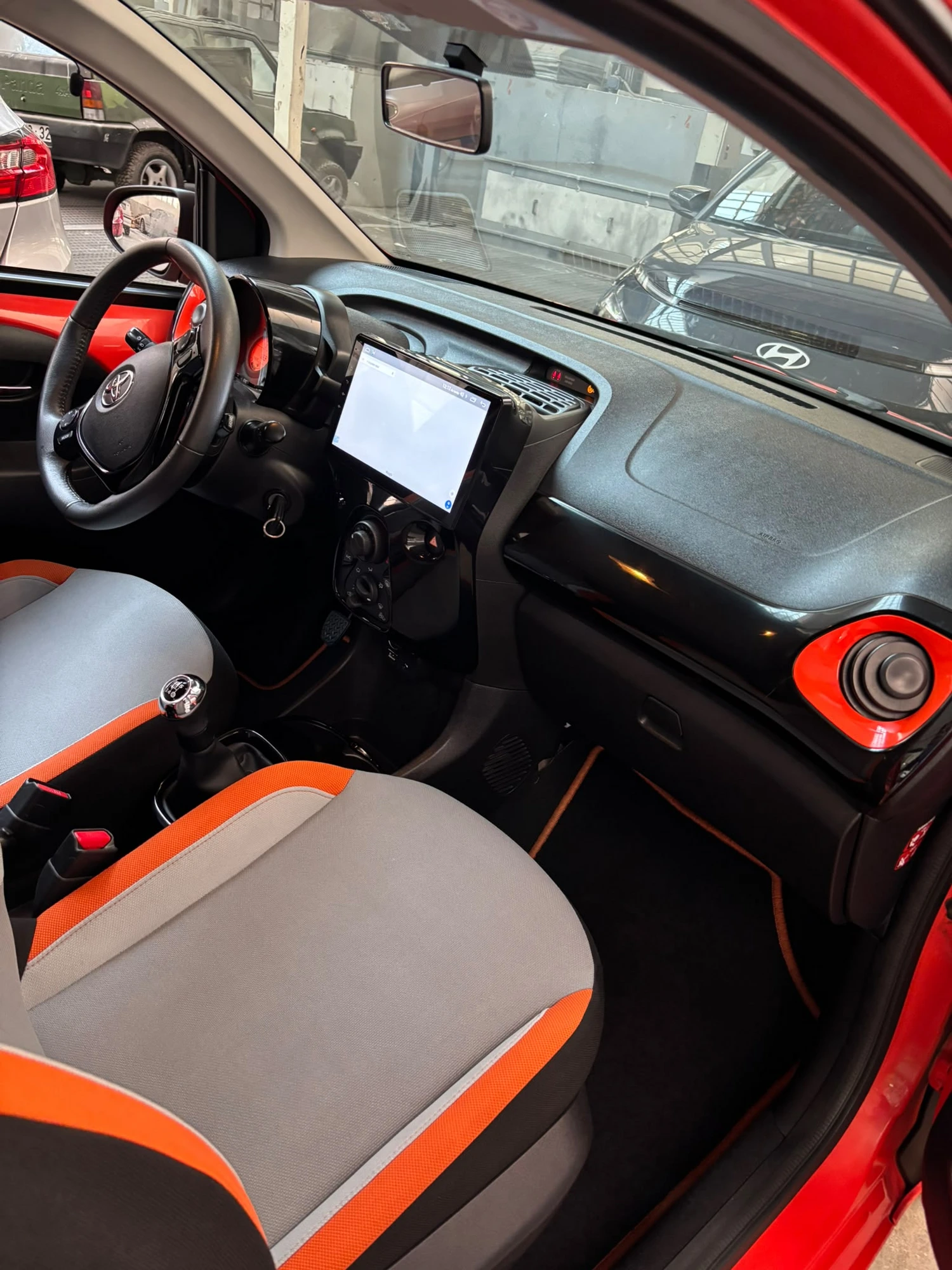 Toyota Aygo · Estofos e painéis de porta tratados