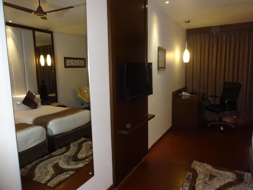 Club Select Room 5