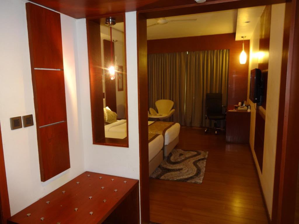 Club Select Room 4