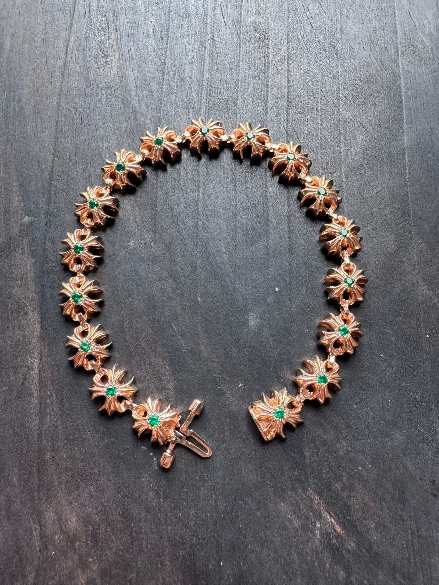 22K Gold Emerald Cross Link Bracelet