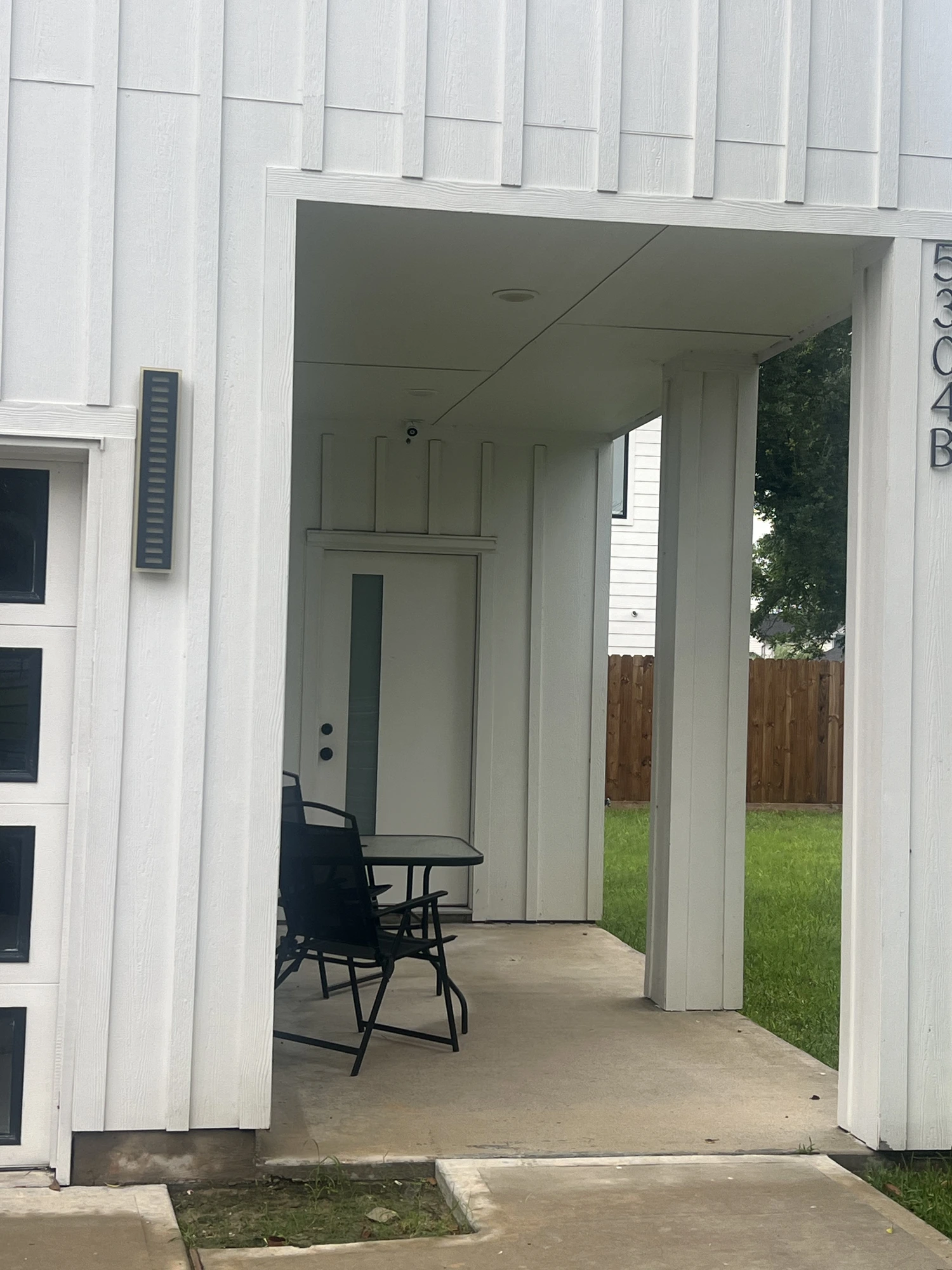 Private front entryway