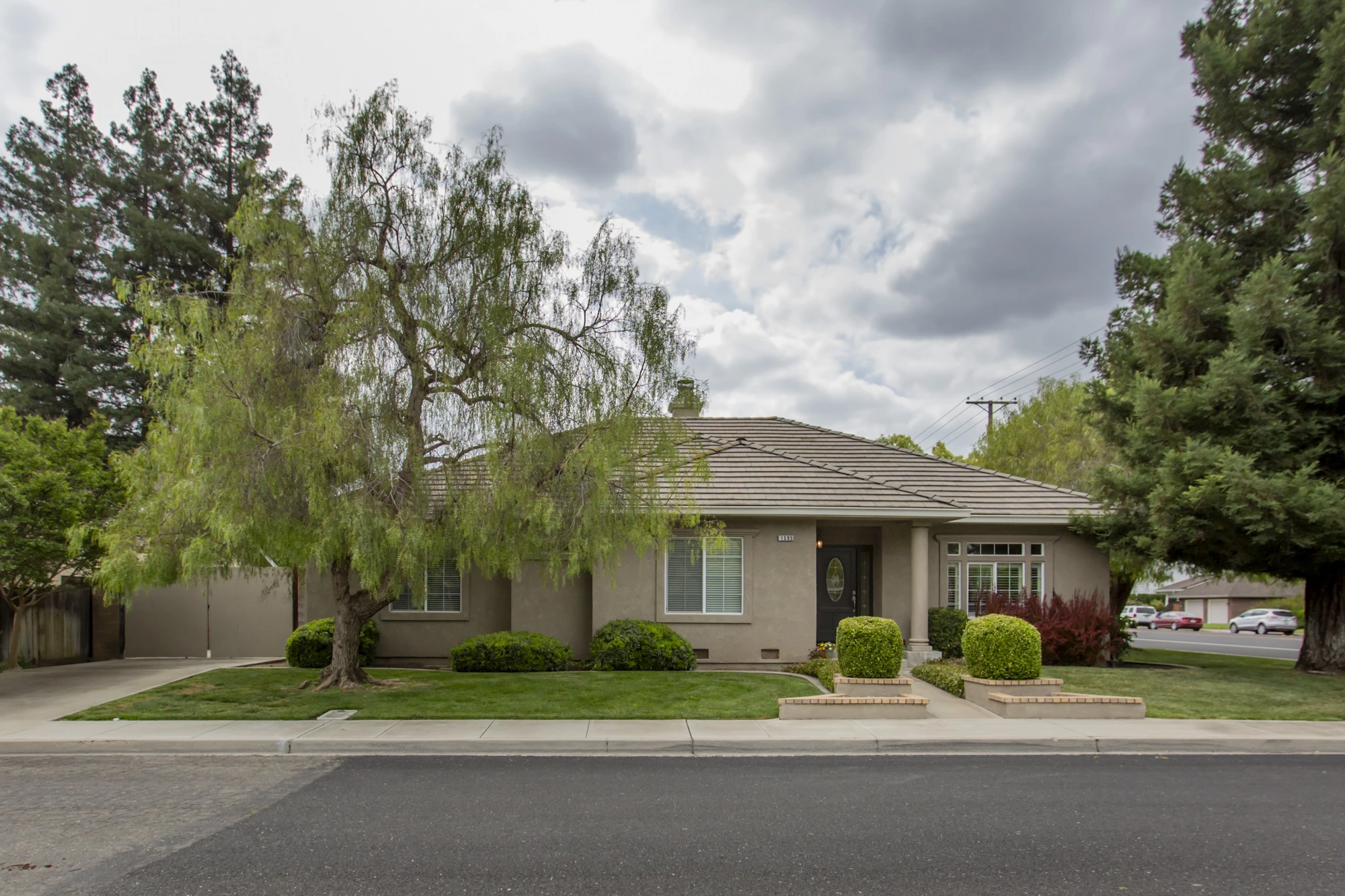 1395 Valley View Dr