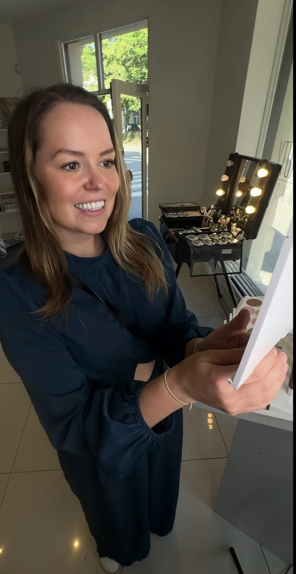 Fornøyd kunde med lysere smil