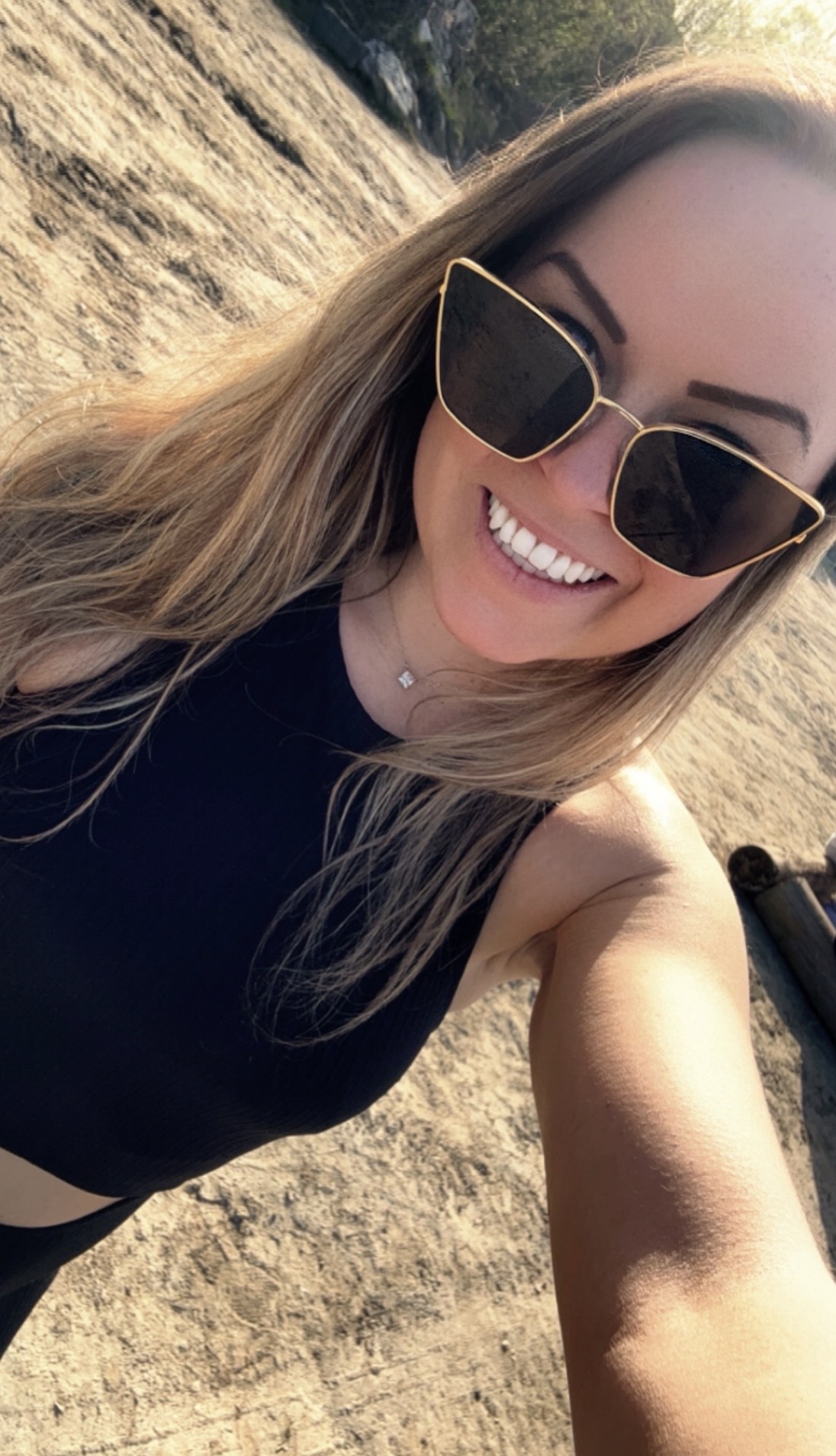 Kunde smiler etter tannbleking